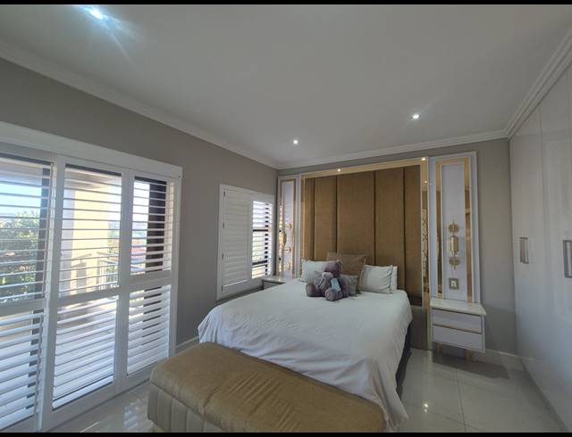 4 BEDROOM TOWNHOUSE FOR SALE IN IZINGA ESTATE